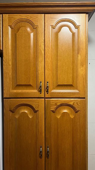 Puerta de madera con cristal