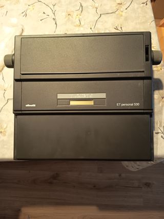 Máquina de escribir Olivetti ET personal 530