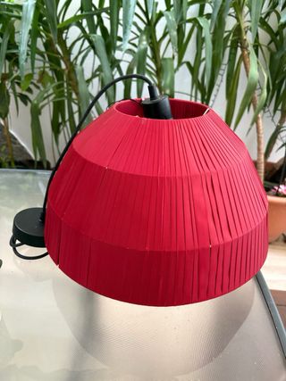 Lámpara de techo roja de tela