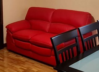 Sofá polipiel rojo 2 plazas