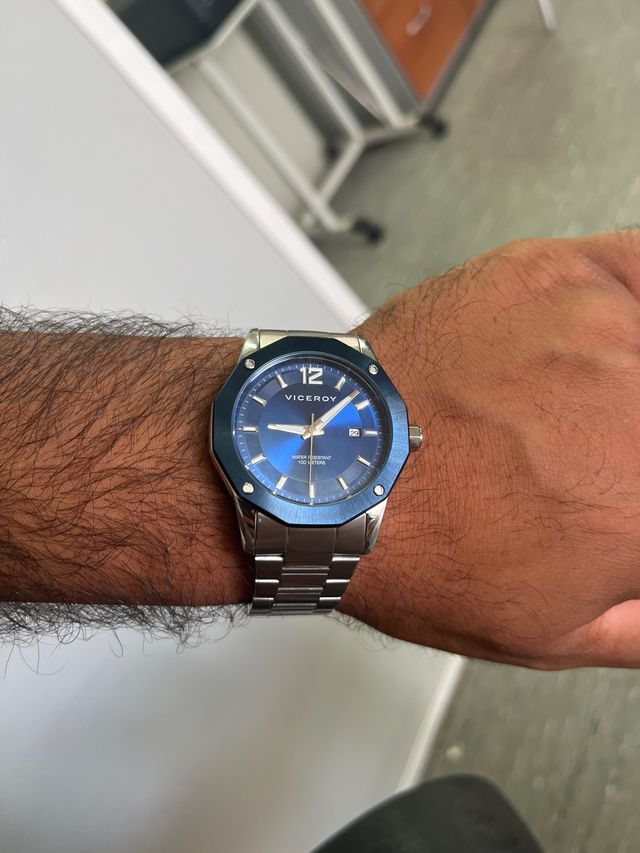 Reloj Viceroy Azul metálico y Platead
￼