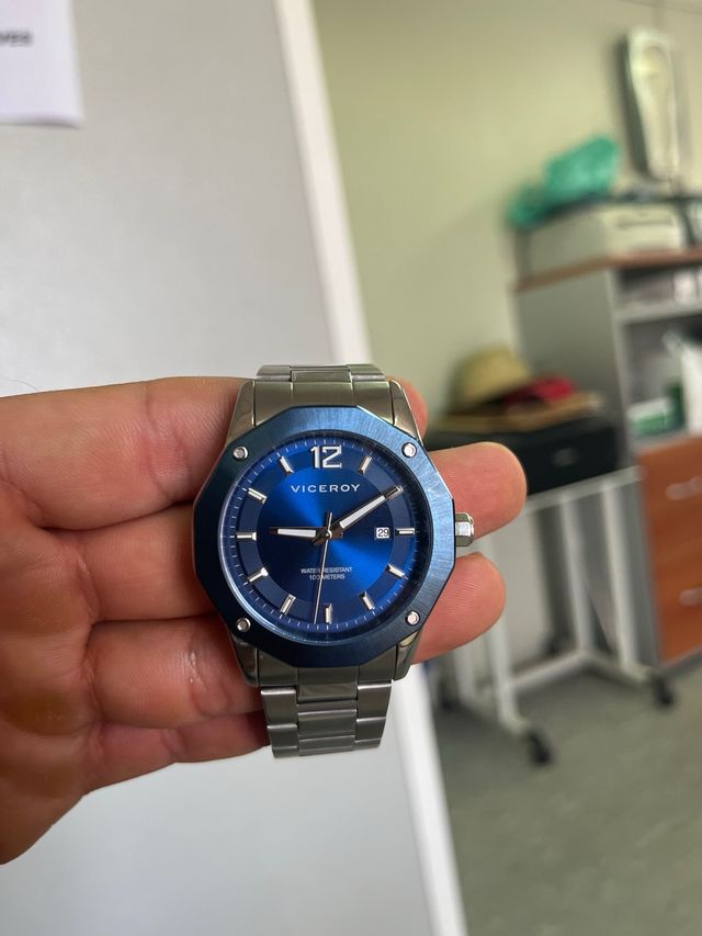 Reloj Viceroy Azul metálico y Platead
￼