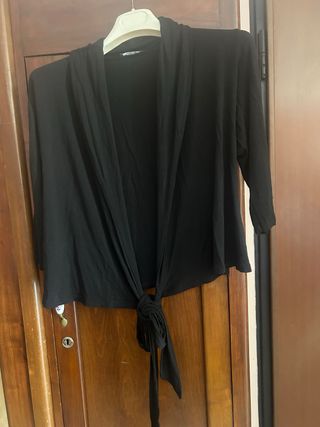 Cardigan corto nero con maniche 3/4