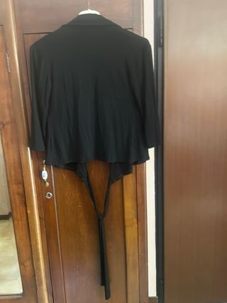 Cardigan corto nero con maniche 3/4