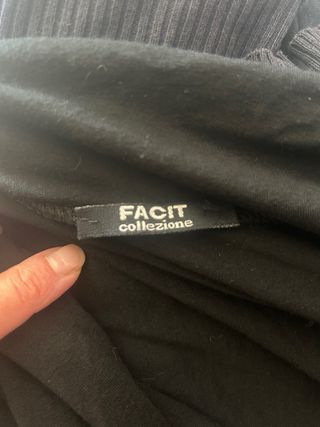 Cardigan corto nero con maniche 3/4