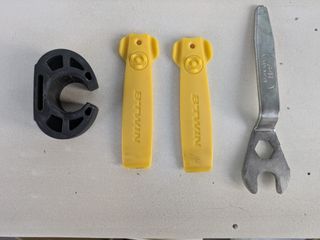 Herramientas Bici B-Twin y Llave B.H.