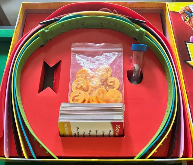 Hedbanz Juego de Mesa Familiar