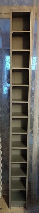 Estantería GRIS estrecha Ikea CD/DVD