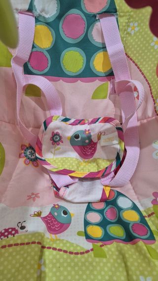 Silla mecedora para bebé con diseño