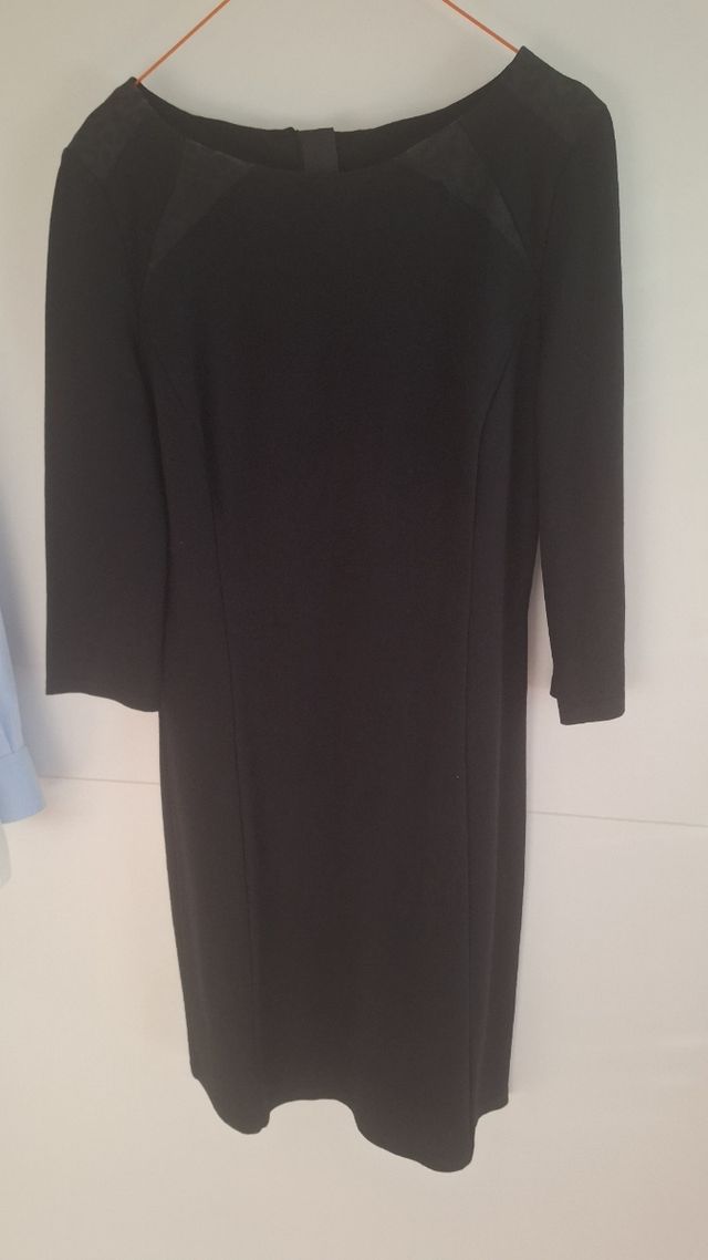 Vestido negro entallado