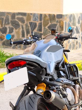 Ducati Monster 1200s