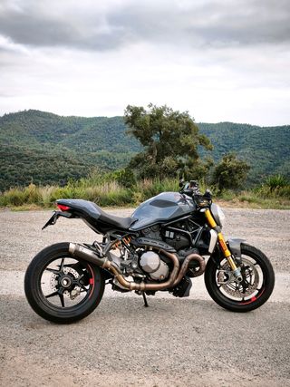 Ducati Monster 1200s