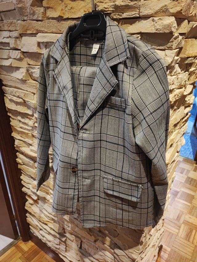 Traje de vestir niño 11-12 años con chaleco.
