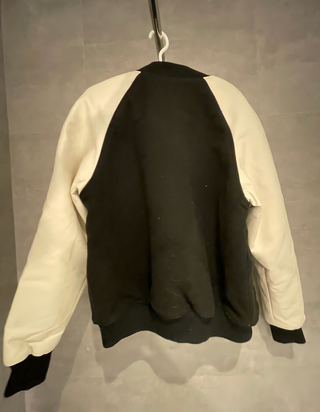 Chamarra Universitaria Pull&Bear Negra/Blanca