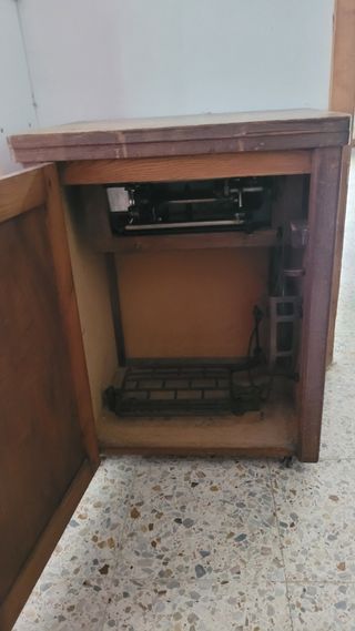 Máquina de coser antigua Alfa