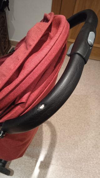 Carrito de bebé color rojo Inglesina.