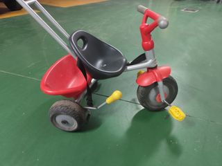 Triciclo infantil rojo y negro