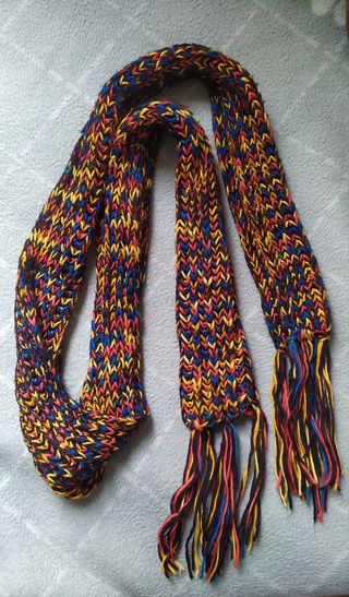 Bufanda tejida multicolor con flecos