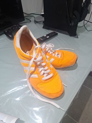Zapatillas Adidas Naranja y Blanco