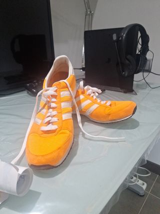 Zapatillas Adidas Naranja y Blanco