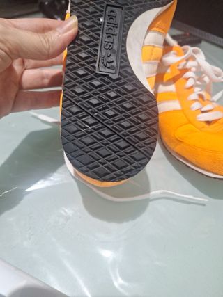Zapatillas Adidas Naranja y Blanco