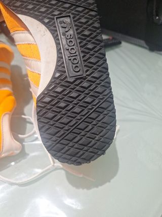 Zapatillas Adidas Naranja y Blanco