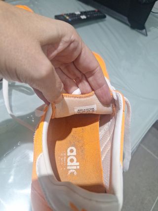 Zapatillas Adidas Naranja y Blanco