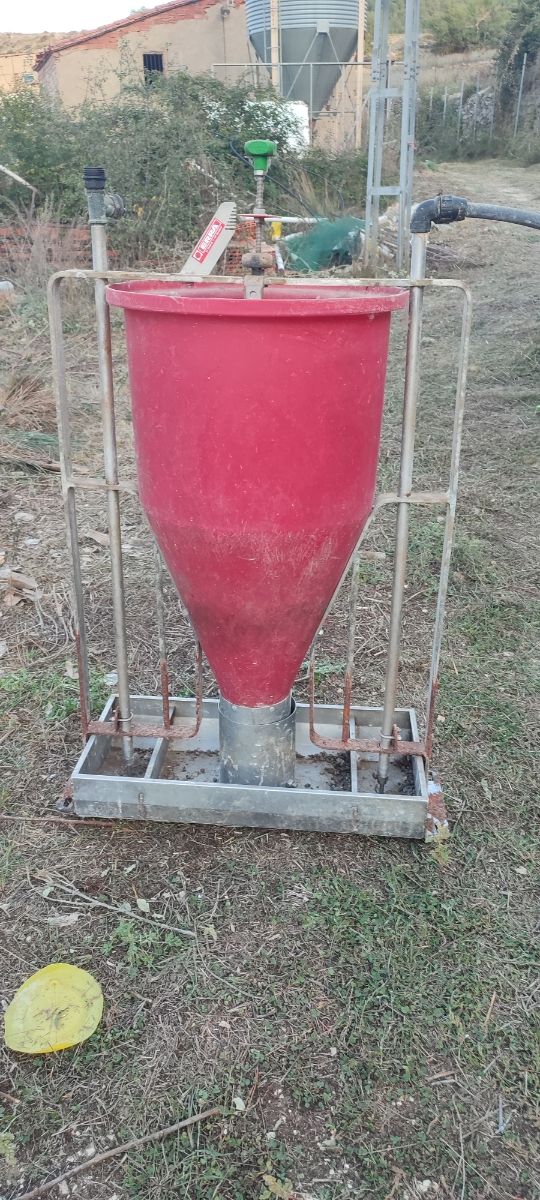 18 Tolvas destete porcino