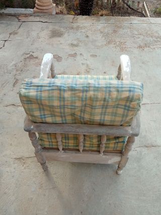 Butaca de madera para restaurar