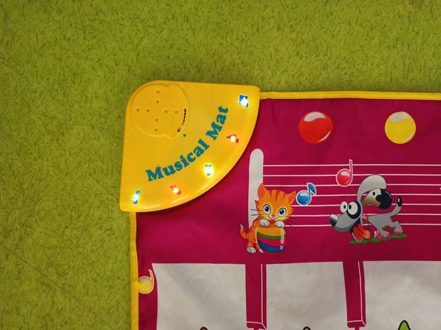 Tappeto musicale per bambini con animali