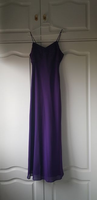 Vestido de fiesta morado con pedrería
