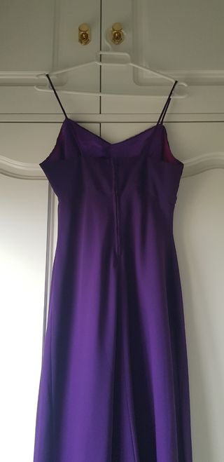 Vestido de fiesta morado con pedrería
