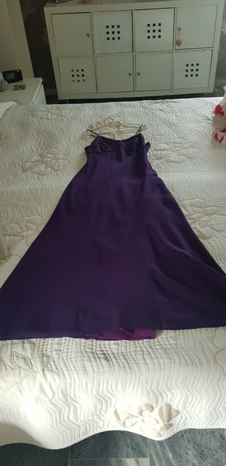 Vestido de fiesta morado con pedrería