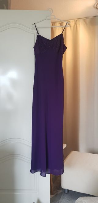 Vestido de fiesta morado con pedrería