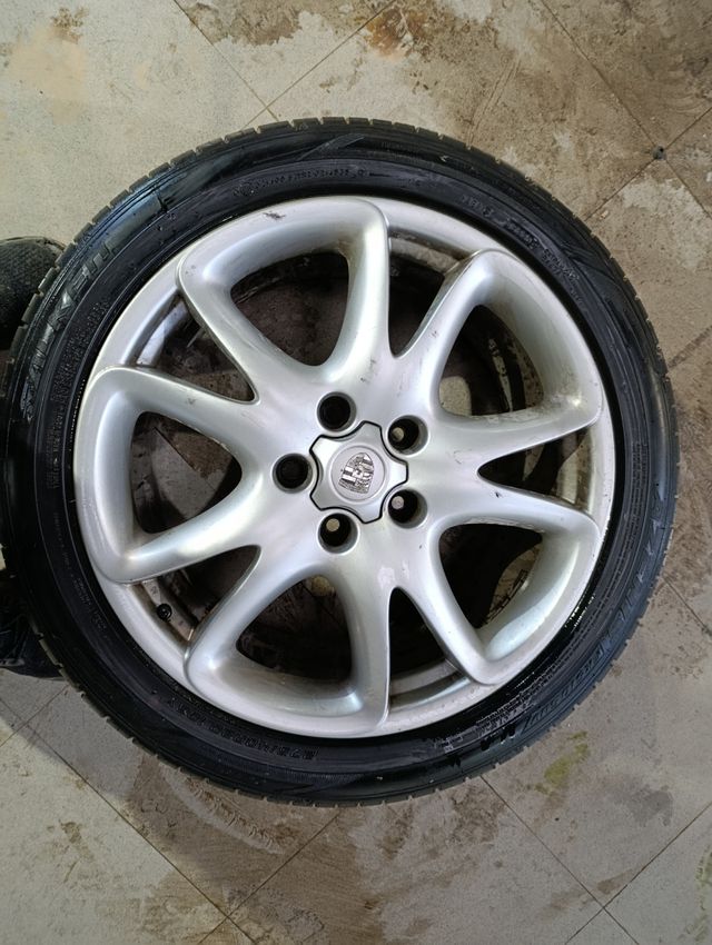 Neumático275/40R20 105Y y llantias porsche cayenne