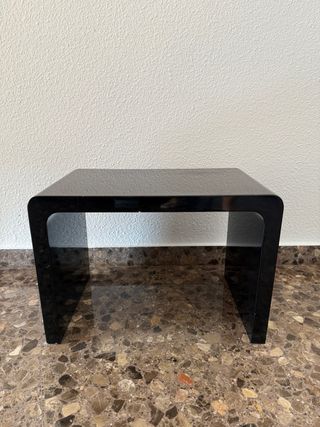 Mesa auxiliar negra brillante pequeña