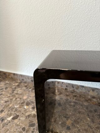 Mesa auxiliar negra brillante pequeña
