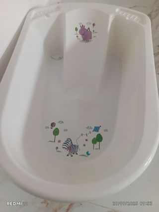 Bañera de bebé con dibujos