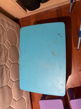 Sillas y mesa infantil Ikea plástico morado
