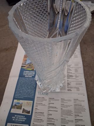 Vaso di cristallo alto e resistente