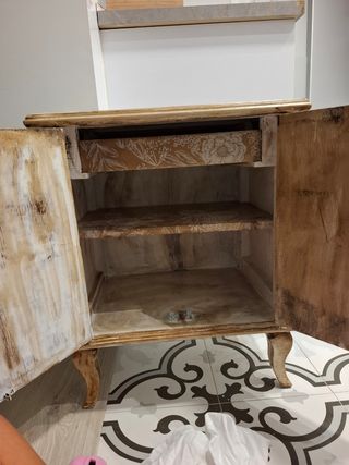 Mesita antigua restaurada