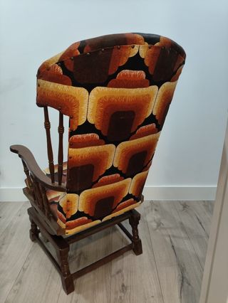 Sillón mecedora tapizado