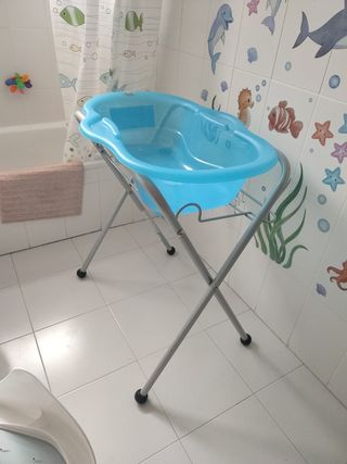 Bañera para bebé azul con soporte