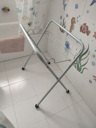 Bañera para bebé azul con soporte