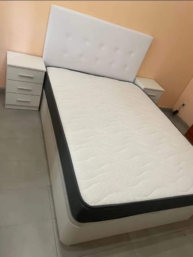 Letto completo con testiera bianca