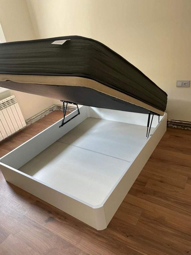 Letto completo con testiera bianca