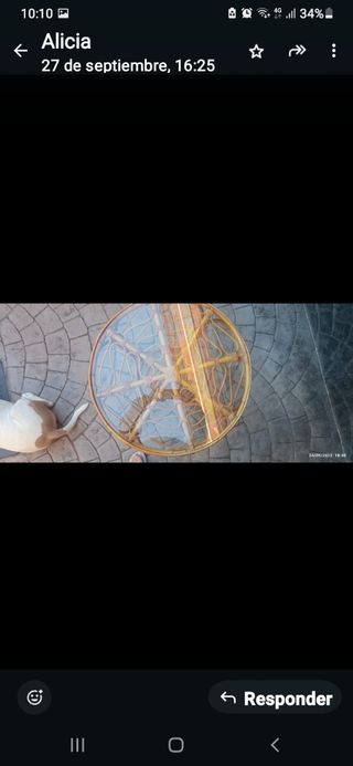 Mesa de bambú con tapa de cristal