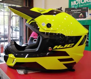 Casco de Moto Amarillo y Negro