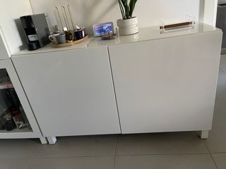 Aparador IKEA – línea BESTÅ
