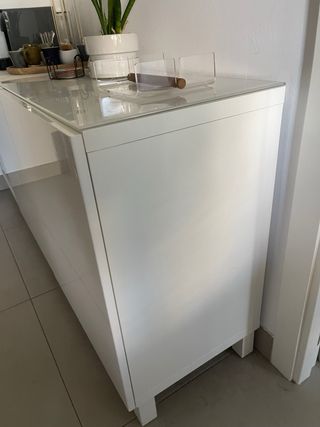Aparador IKEA – línea BESTÅ